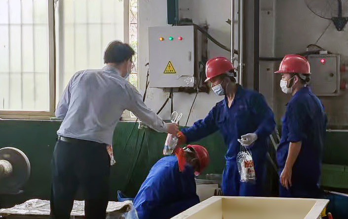 高溫慰問送清涼，情系基層沁人心